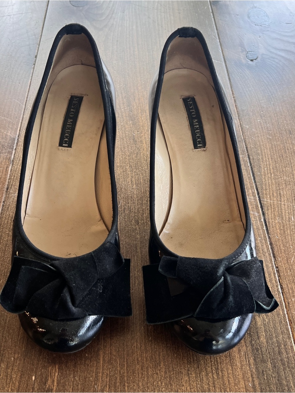 Sesto Meucci Black Patent Leather Pumps with bow-size 38/7.5